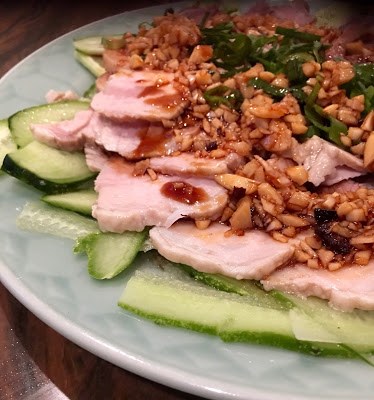 Garlic lava pork (Suànní báiròu / 蒜泥白肉)