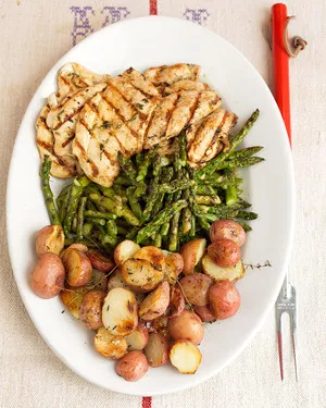 Garlic-marinated chicken cutlets with grilled potatoes