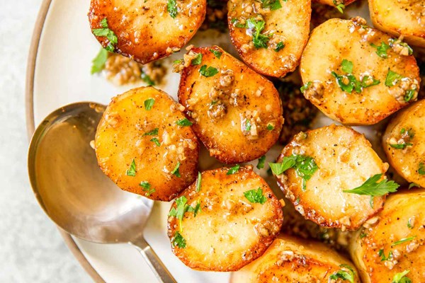 Garlic melting potatoes