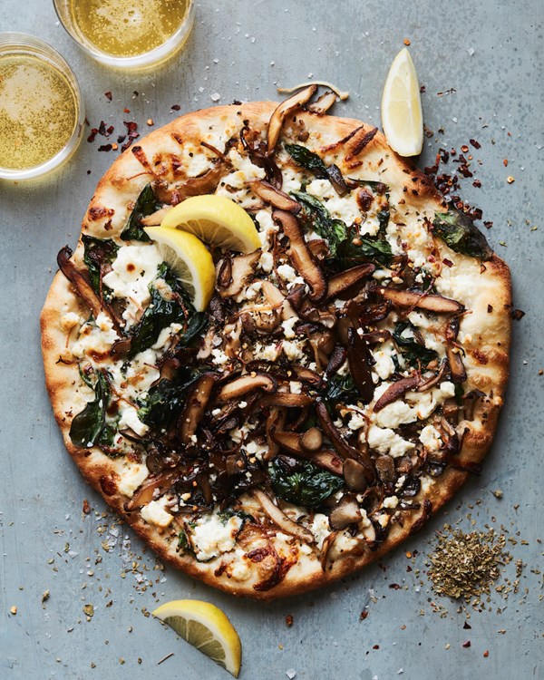 Garlic mushroom & spinach pizza