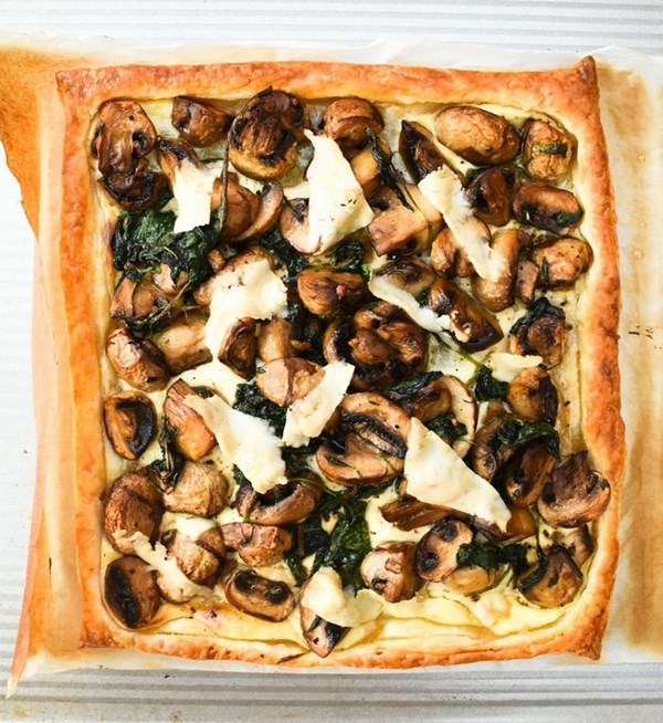  Garlic mushroom & spinach puff pastry tart