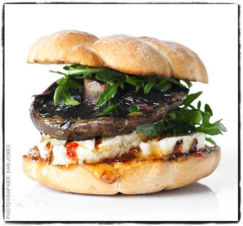 Garlic mushroom and halloumi 'burgers'