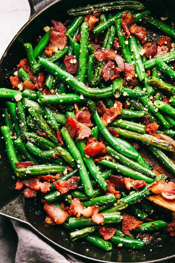 Garlic Parmesan green beans with bacon