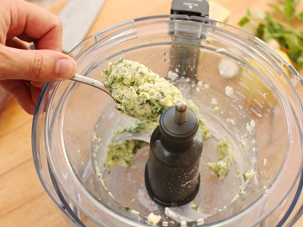 Garlic-parsley butter (Beurre maître d'hôtel)