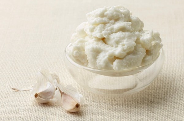 Garlic paste (Toum)