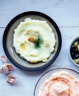 Garlic potato purée (Skordalia)