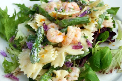 Garlic prawn and asparagus farfalle salad