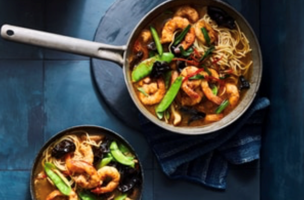 Garlic prawn and vegetable stir-fry soup