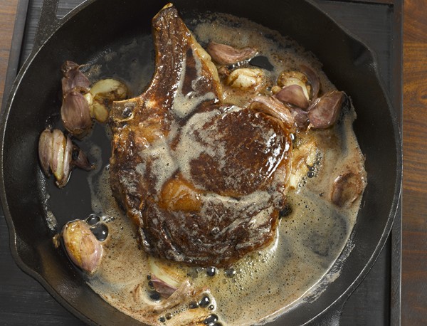Garlic-roasted côte de bœuf