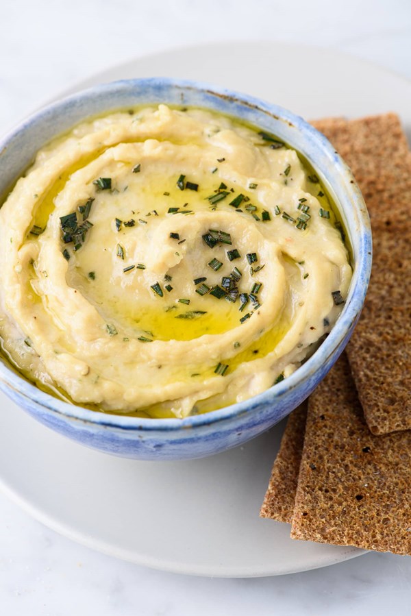 Garlic-rosemary white bean dip