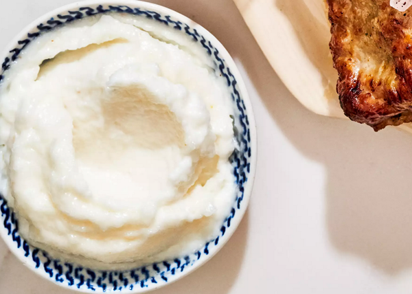 Garlic sauce (Toum)