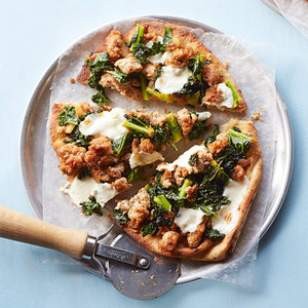 Garlic, sausage & kale naan pizza