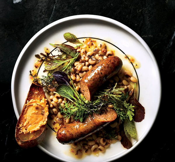 Garlic sausages with field peas