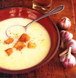 Garlic soup (Skordozoumi)