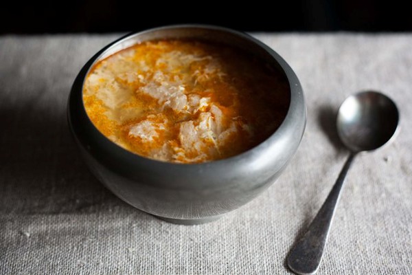 Garlic soup (Sopa de ajo)