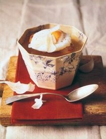 Garlic soup with poached eggs 