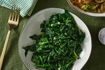 Garlic stir-fried spinach 
