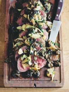 Garlic-studded fillet of beef with escargot (Filet de bœuf piqué d'ail aux escargots)