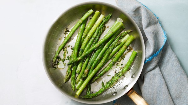Garlic-thyme asparagus