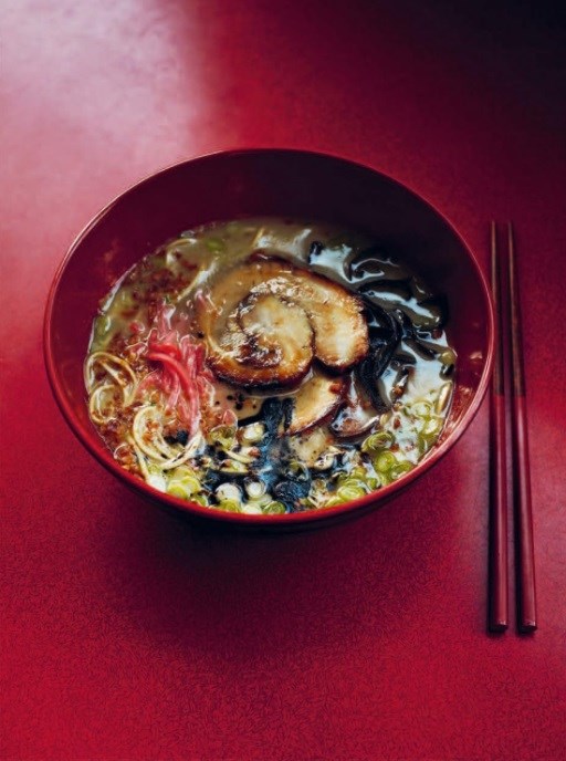 Garlic tonkotsu ramen (Kumamoto fū kogashi ninniku tonkatsu ramen)