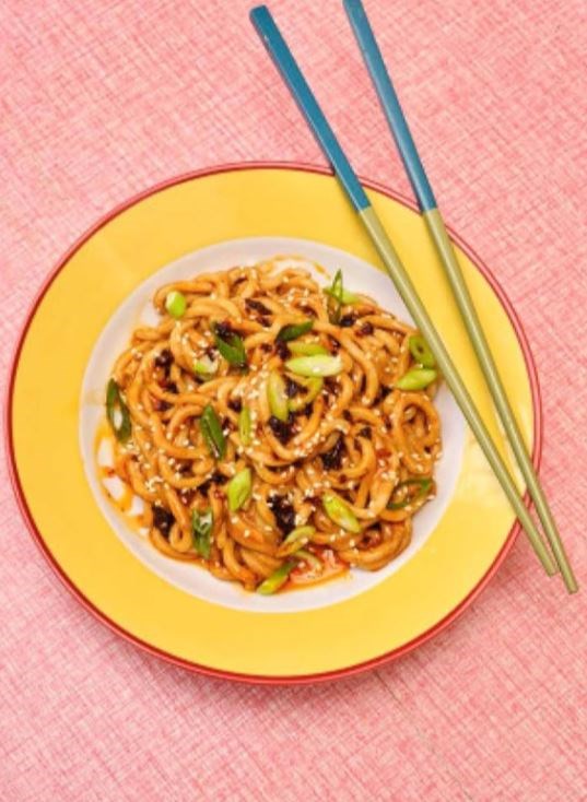 Garlic udon in sesame and chilli oil