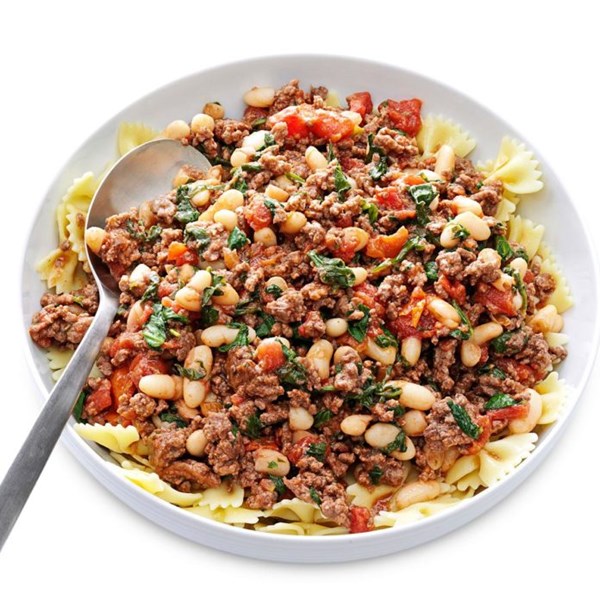 Garlicky beef & tomato with pasta