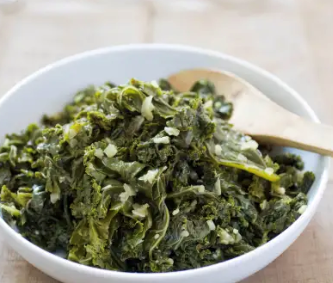 Garlicky braised kale