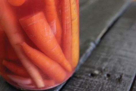 Garlicky carrot pickles