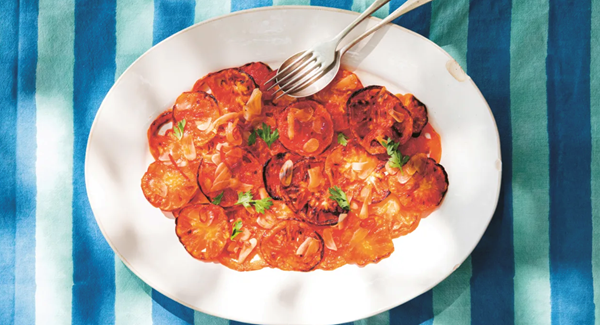 Garlicky grilled tomatoes (Pomodori grigliati con aglio e peperoncino)