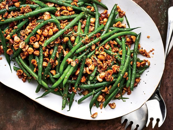 Garlicky haricots verts with hazelnuts