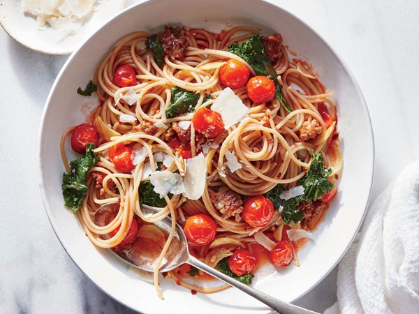 Garlicky kale, sausage, and tomato pasta