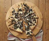 Garlicky kale sprouts pizza