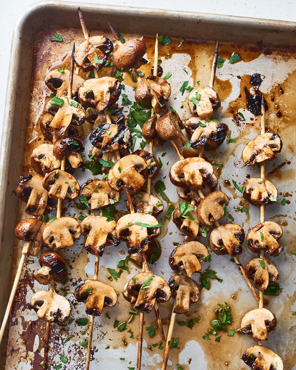 Garlicky marinated grilled mushrooms