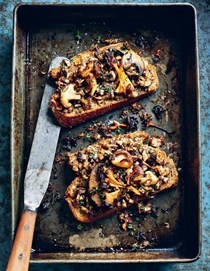 Garlicky mushroom & thyme tartines