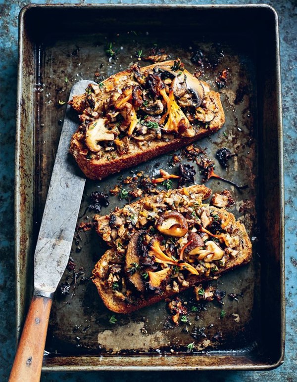 Garlicky mushroom and thyme tartines
