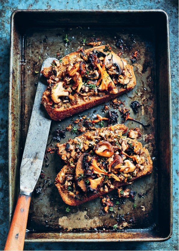 Garlicky mushroom and thyme tartines