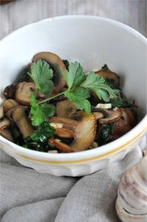 Garlicky mushroom sauté (Poêlée de champignons à l'ail)
