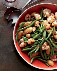 Garlicky potatoes, green beans and cauliflower