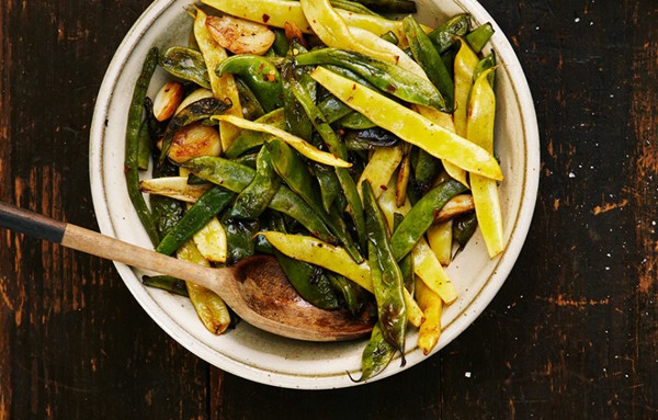 Garlicky runner beans