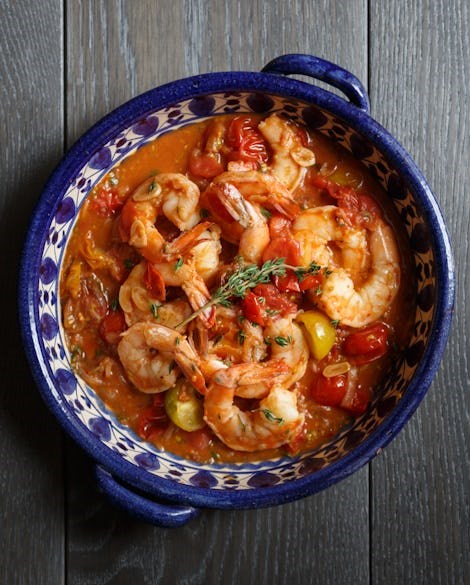 Garlicky shrimp with tomatoes and white wine