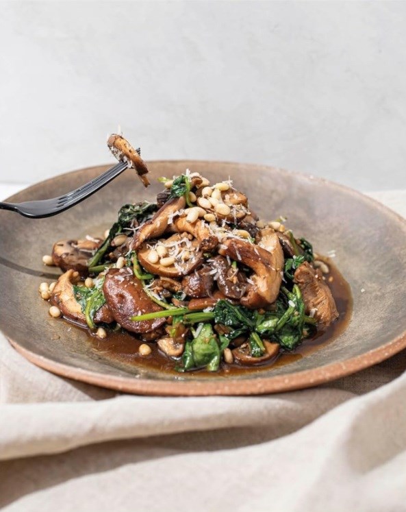 Garlicky shrooms + greens