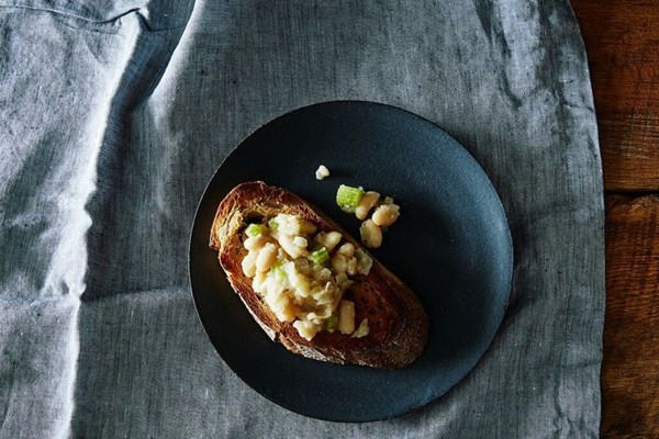 Garlicky smothered white beans on toast