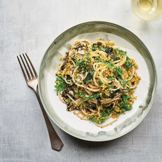 Garlicky spaghetti with mixed greens