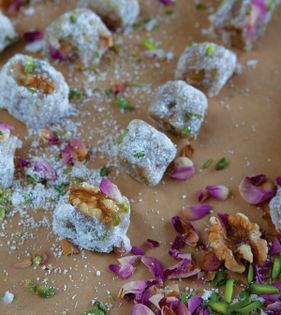 Gelatin + walnut roll (Basloq)