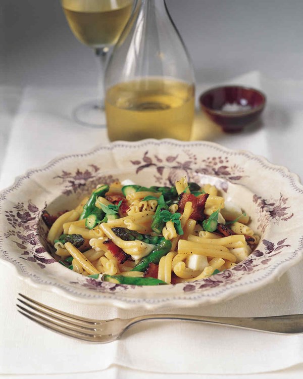 Gemelli with asparagus, mozzarella, and bacon