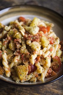 Gemelli with fresh tomato-almond pesto and croutons