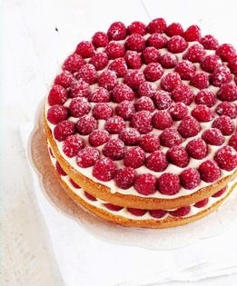 Genoise with raspberries and cream