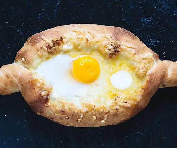 Georgian cheese bread (Adjaruli khachapuri)