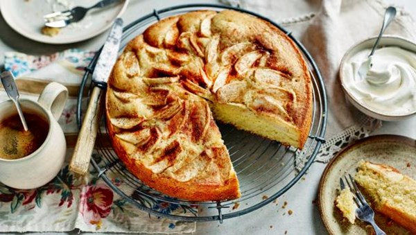 German apple cake (Apfelkuchen)