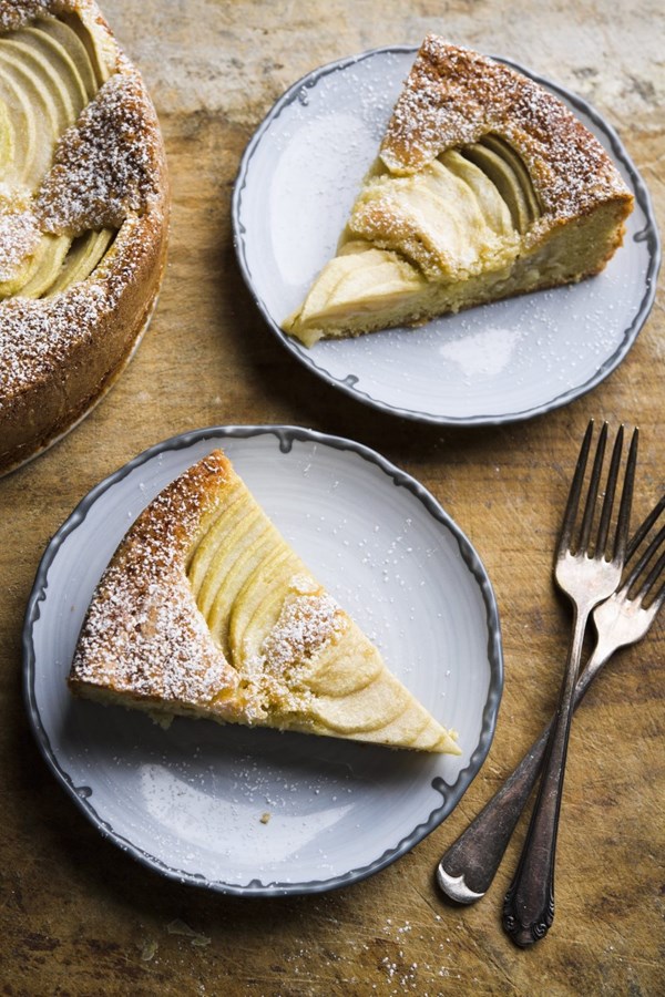 German apple cake (Apfelkuchen)